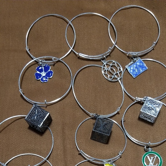 Charm bracelets - Picture 2 of 7